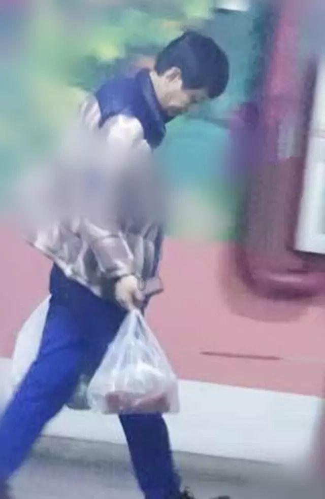 甜美奥莉吃甜点