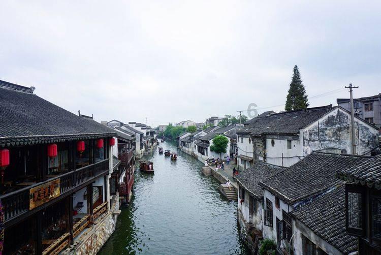 跳动的旋转球